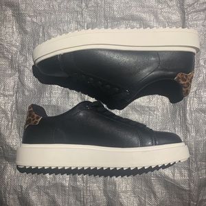 UNR8TED HYPE Sneakers